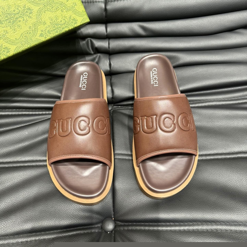 G*u*i slippers